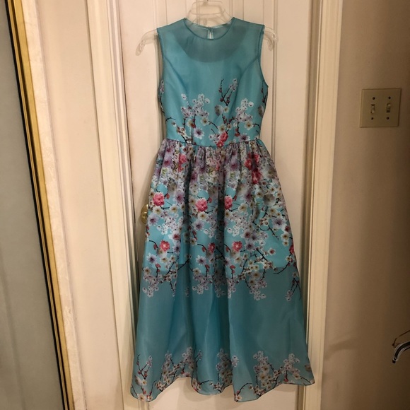 Kevin Howard Marque elegant evening dress, Size 2. - Picture 2 of 10